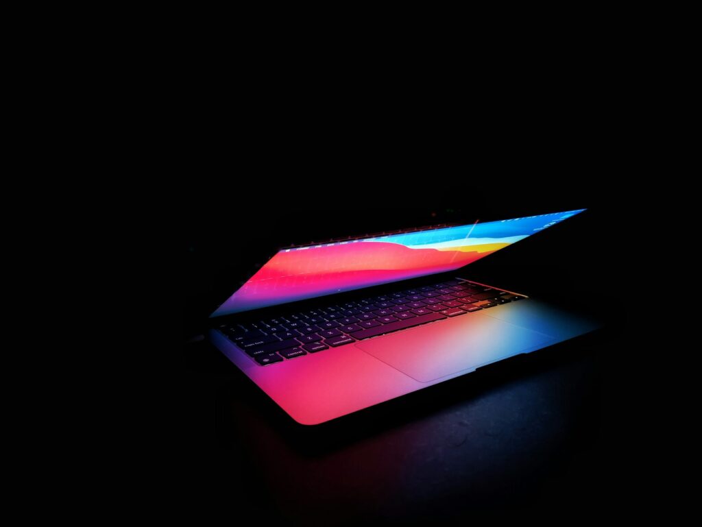 Laptop illuminato: siti web veloci e moderni