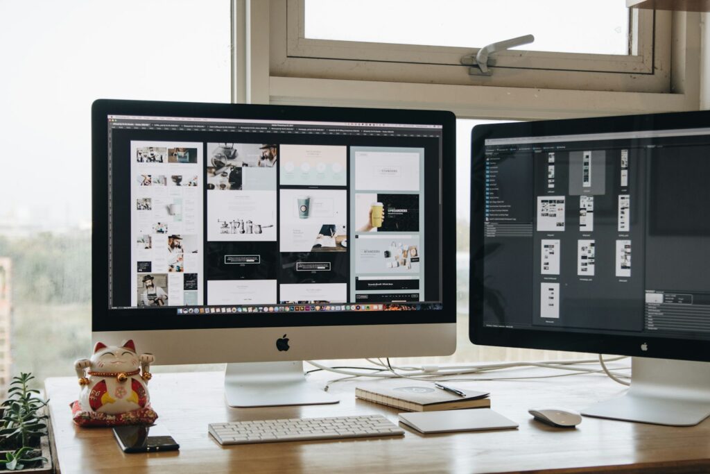 Progetto di un sito web su monitor da scrivania